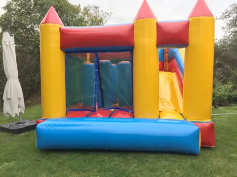 Castillo hinchable super xxl amarillo