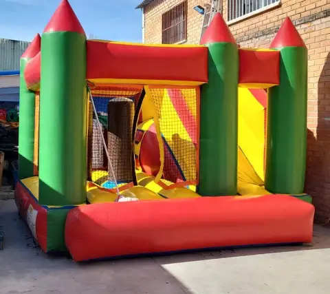 Castillo hinchable super xxl verde