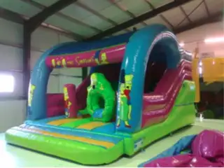 CASTILLO HINCHABLE SIMPSONS CUBIERTO