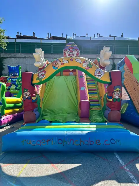 Castillo hinchable payasos especial
