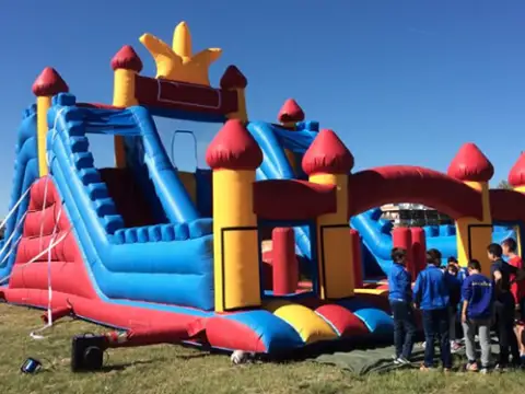 Castillo hinchable wipe out caida libre