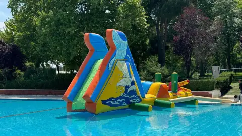 Castillo hinchable plataforma acuatica