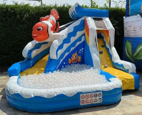 Castillo hinchable nemo acuatico / bolas
