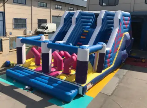 Castillo hinchable pista americana especial con caida libre