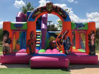 CASTILLO HINCHABLE LOS VENGADORES ESPECIAL