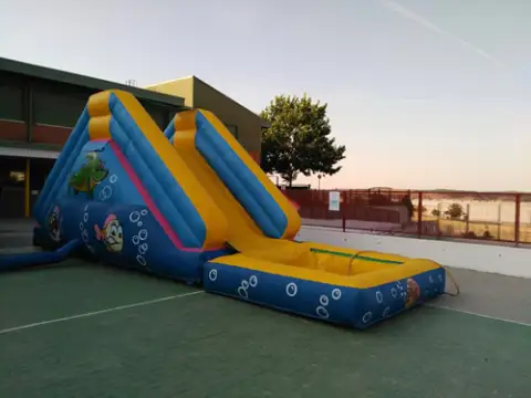 Castillo hinchable tobogan acuatico terrestre iceberg 1(adaptable a piscina)