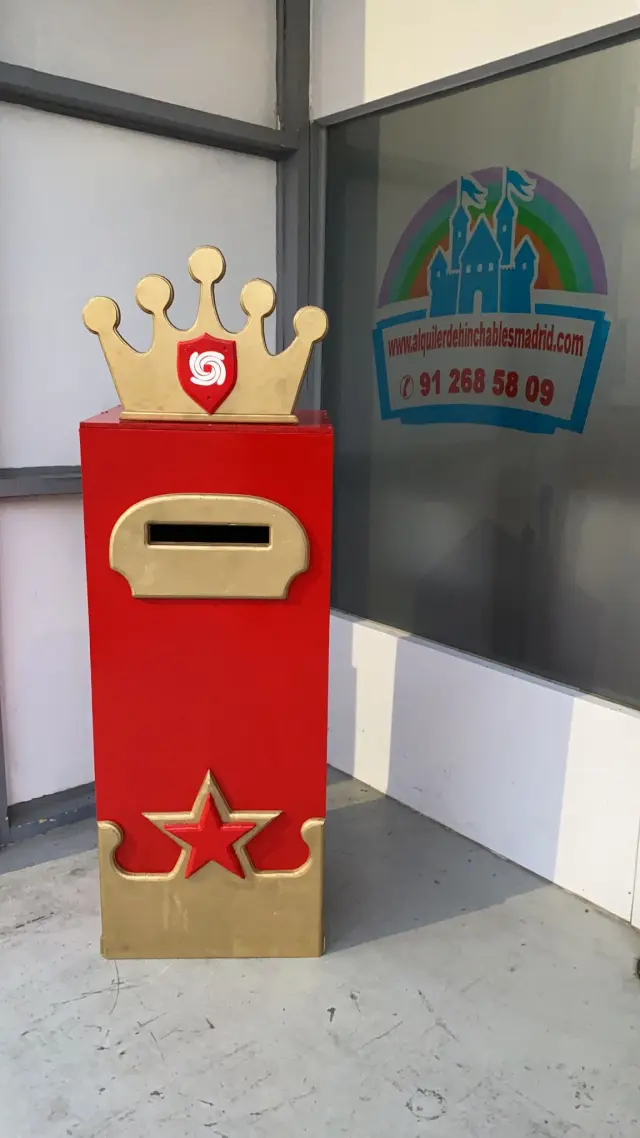 ATREZZO BUZON REAL (1), alquiler de decoración de Navidad en Madrid