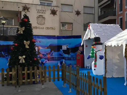 ATREZZO ARBOL NAVIDAD DECORADO 4 METROS ALTURA, alquiler de decoración de Navidad en Madrid