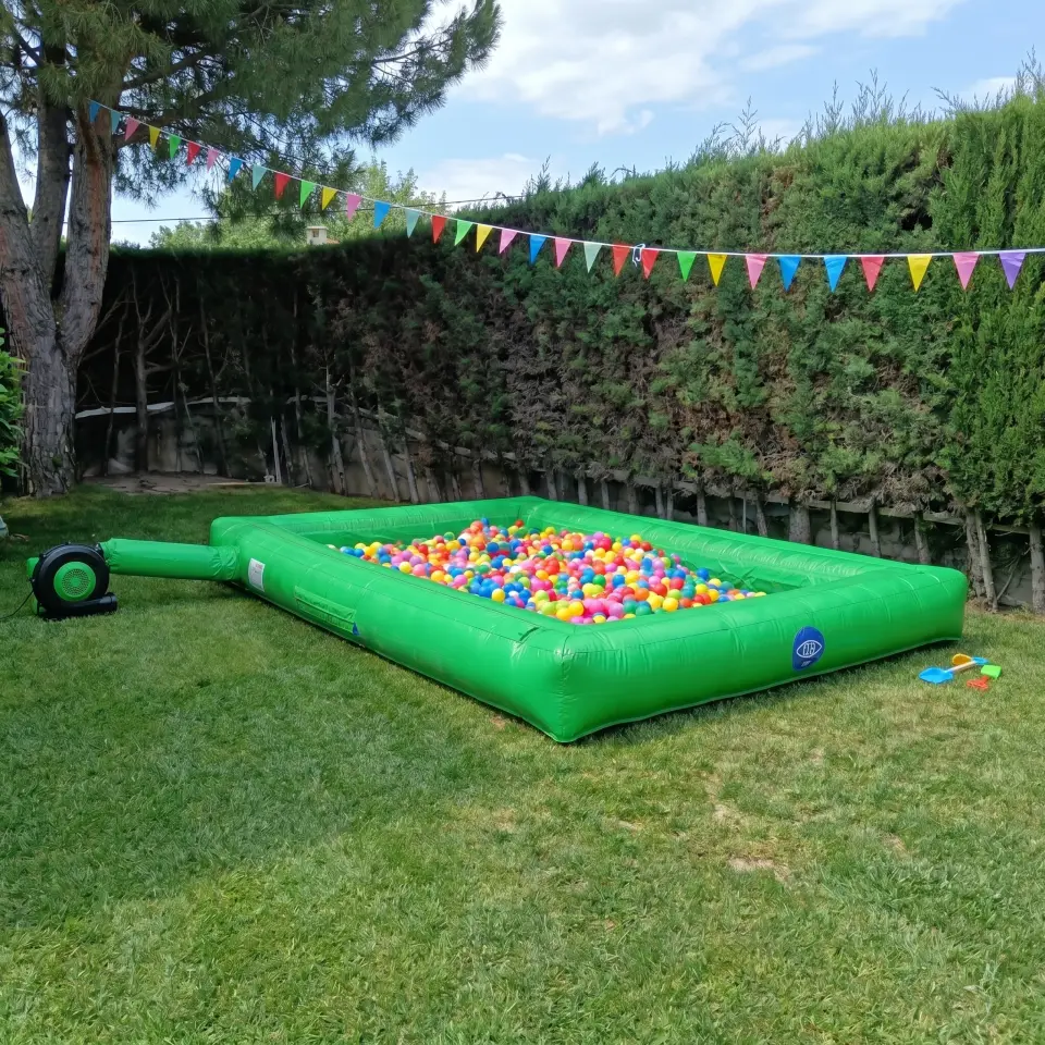 PISCINA DE BOLAS HINCHABLE ( 4,5 x 3 METROS), hinchable en alquiler